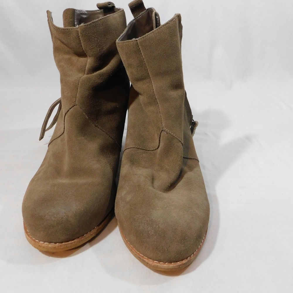 Halston Ladies Suede Dress Boots Size 11 Tan